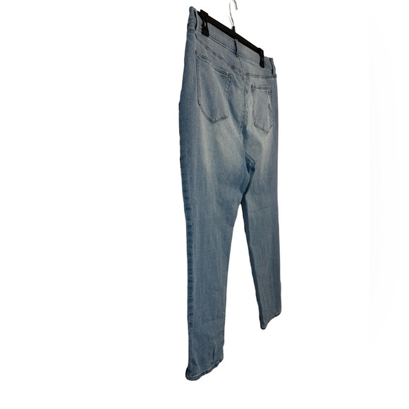 Sonoma Boyfriend Light Wash Plus Size Jeans Size 16 ☀️ - Picture 8 of 17